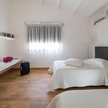 Agora Villa