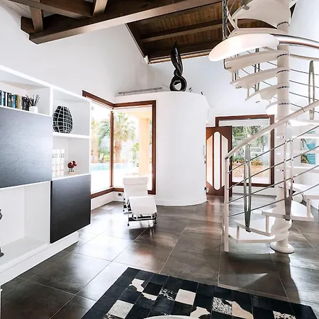Agora Villa